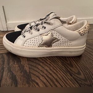 Vintage Havana Girls Sneakers. Size 9.
